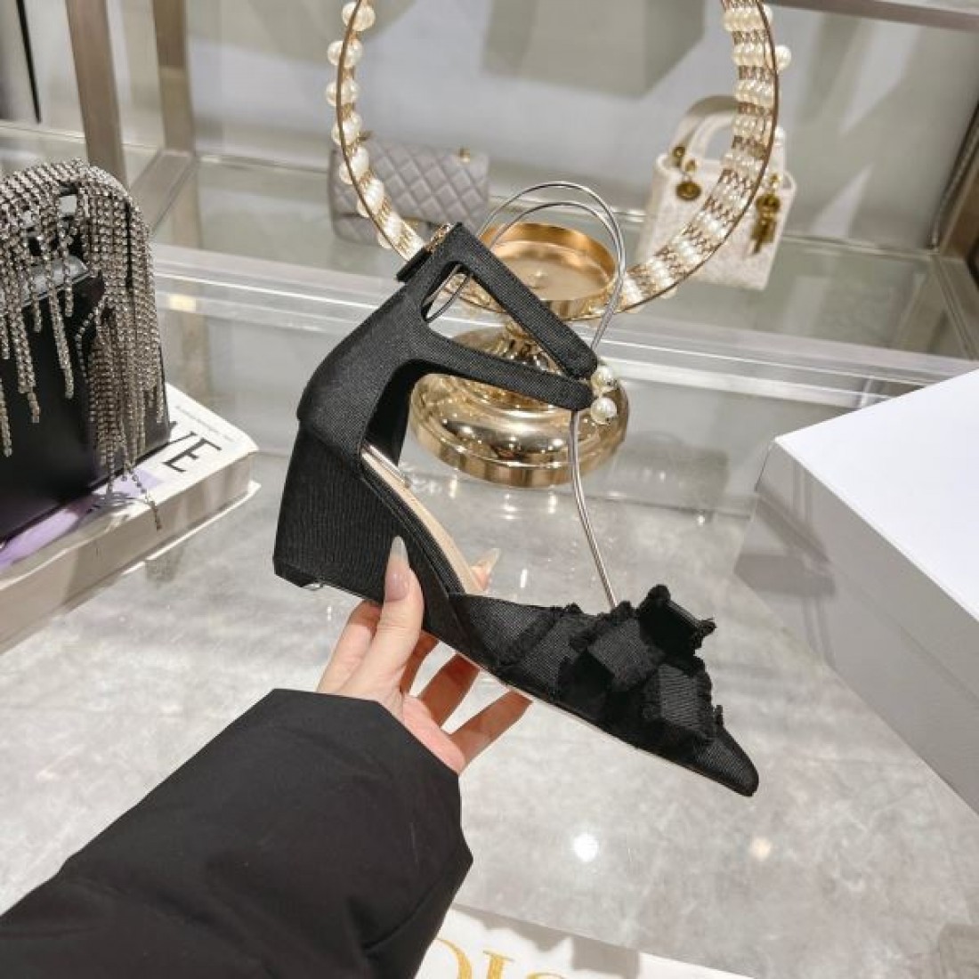 人気急上昇中のディオール コピー サンダル DIOR 注目アイテム