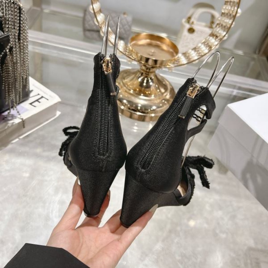 人気急上昇中のディオール コピー サンダル DIOR 注目アイテム