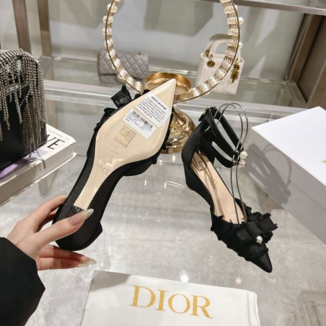 人気急上昇中のディオール コピー サンダル DIOR 注目アイテム