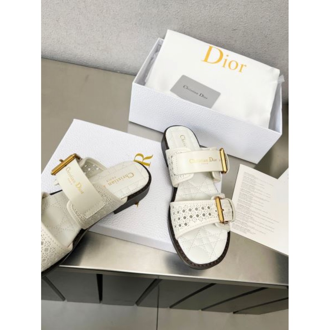 ディオール コピー サンダル DIORナチュラルで洗練された美しさ