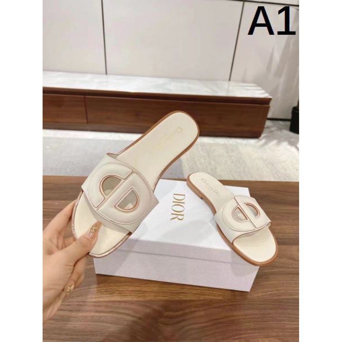 柔らかさと気品をまとうDIOR ディオール コピー サンダル 今季マストバイ