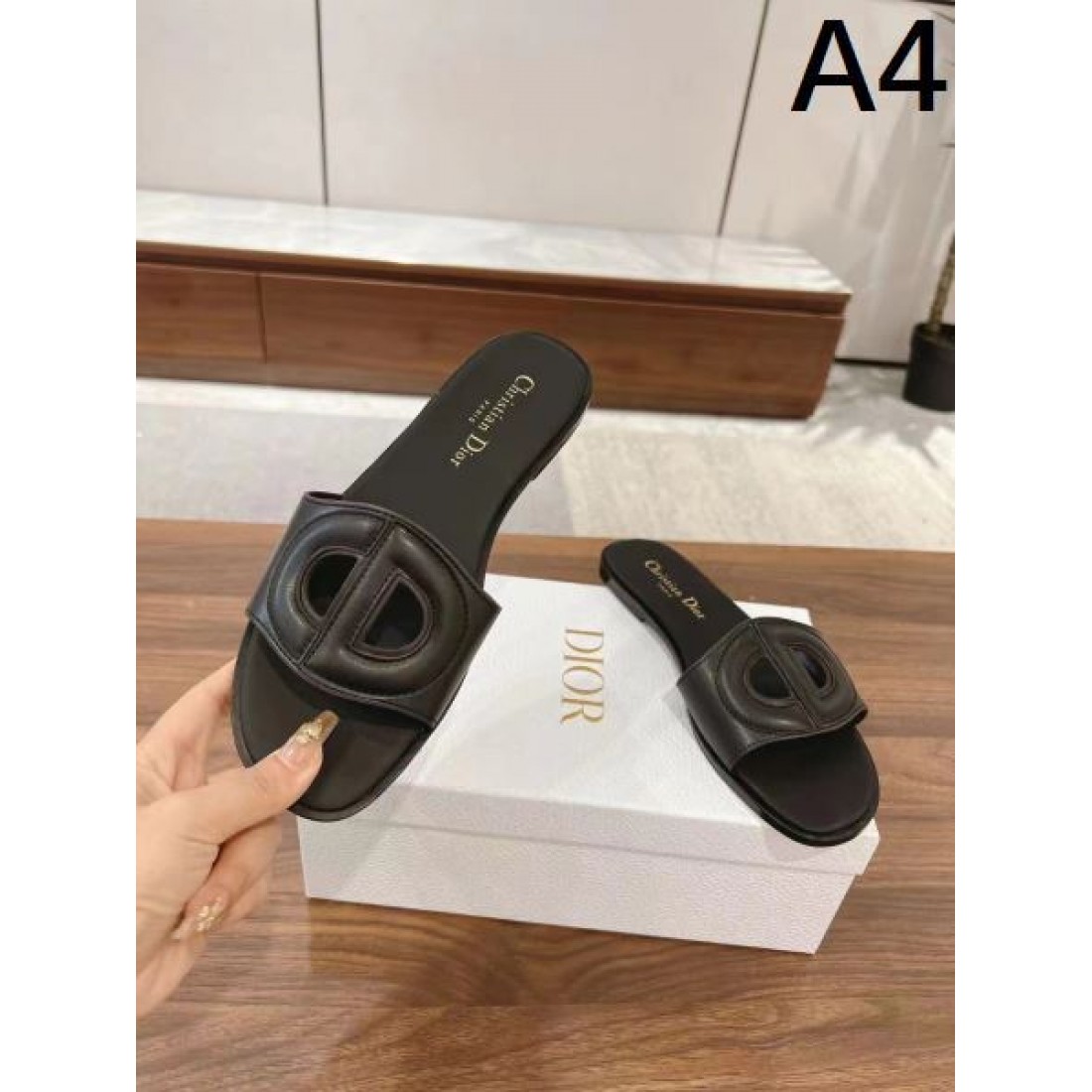  柔らかさと気品をまとうDIOR ディオール コピー サンダル 今季マストバイ