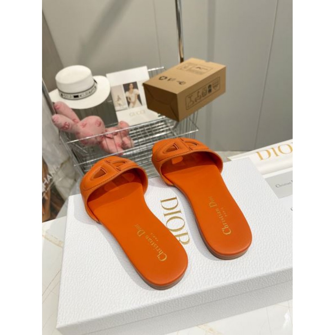 洗練と快適さを両立 DIOR ディオール コピー サンダル トレンド感も抜群