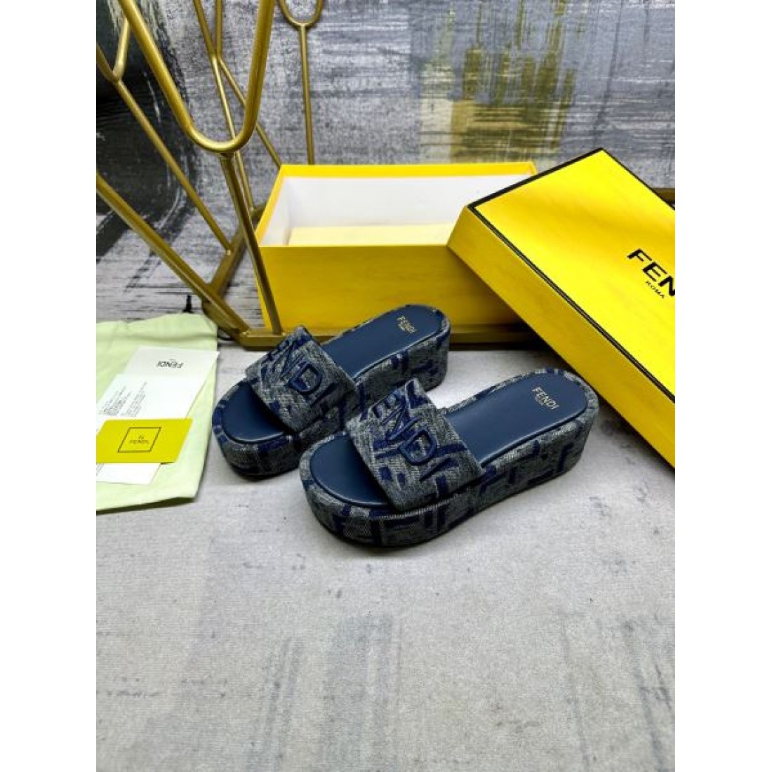 最旬アイテム FENDI フェンデイ コピー レディースサンダル 最高峰の品質