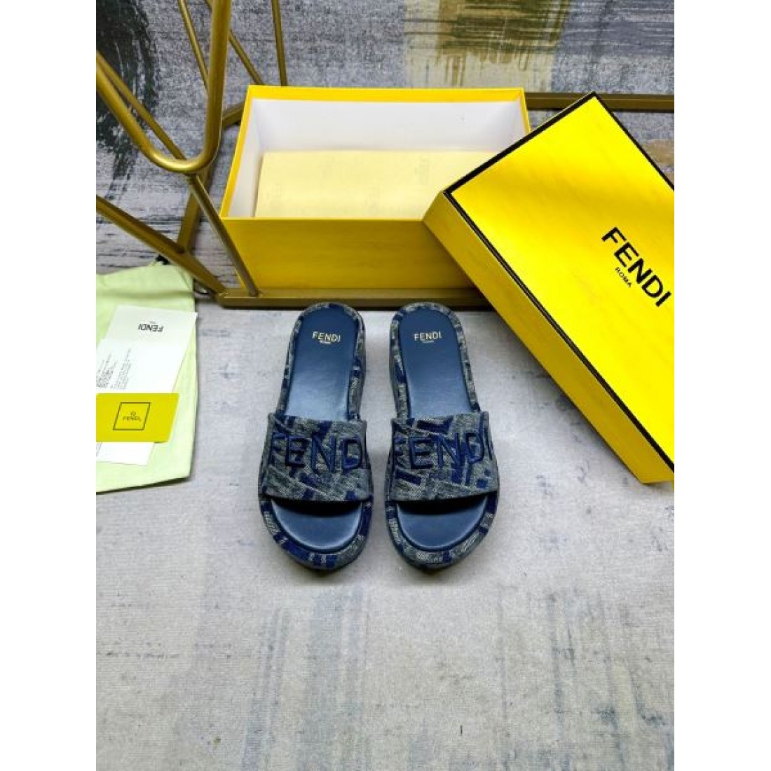 最旬アイテム FENDI フェンデイ コピー レディースサンダル 最高峰の品質