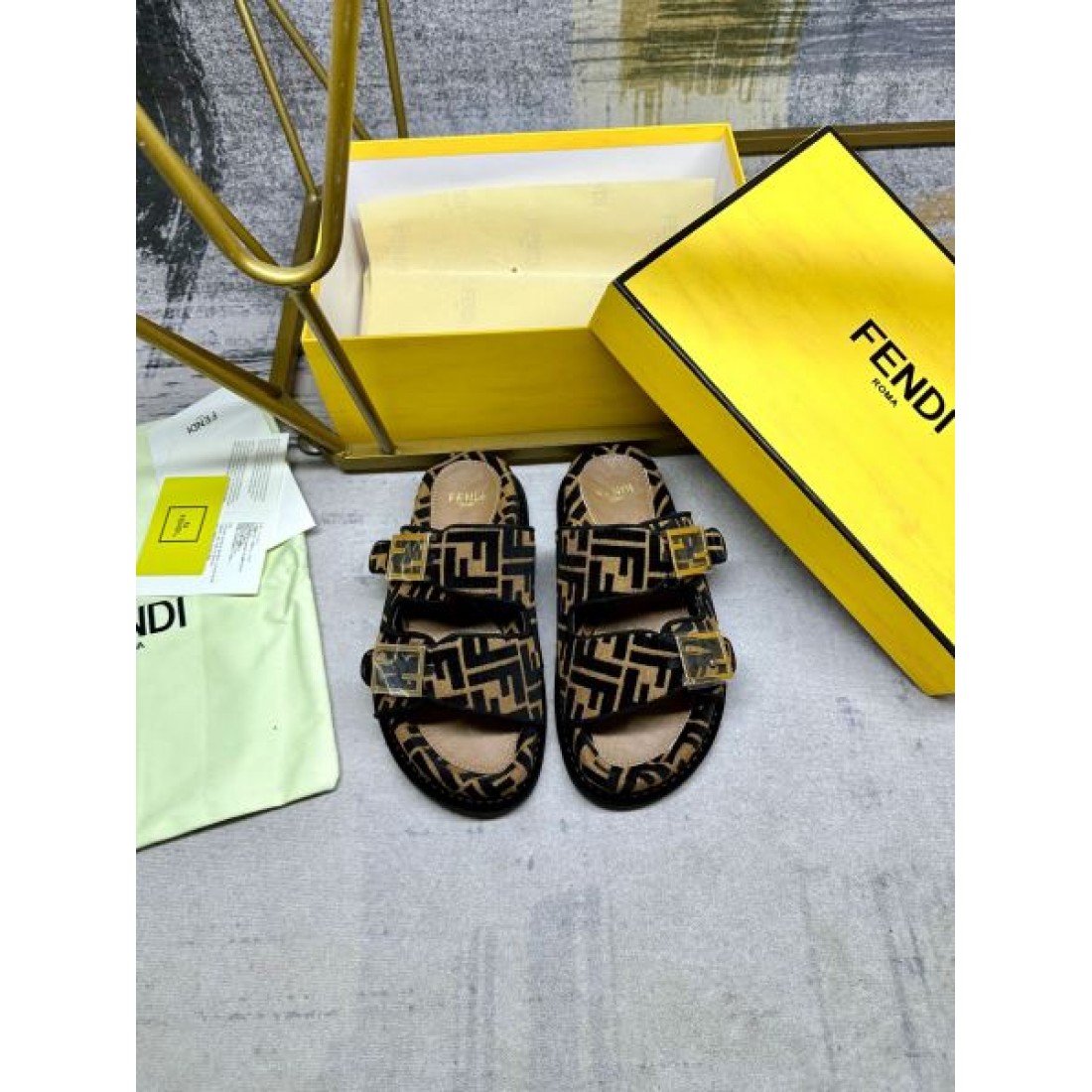 季節限定商品 FENDI フェンデイ コピー レディースサンダル 特別仕様