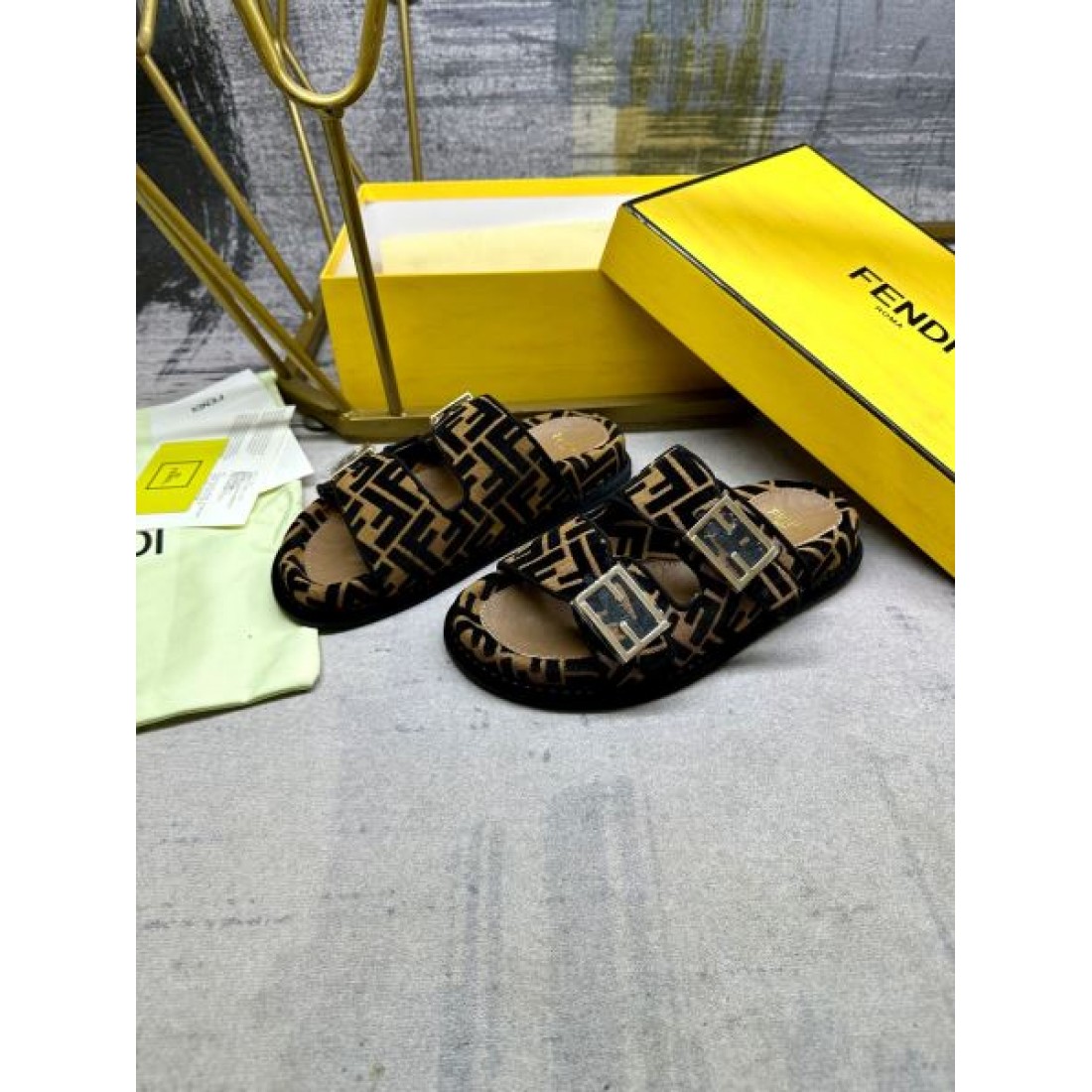 季節限定商品 FENDI フェンデイ コピー レディースサンダル 特別仕様