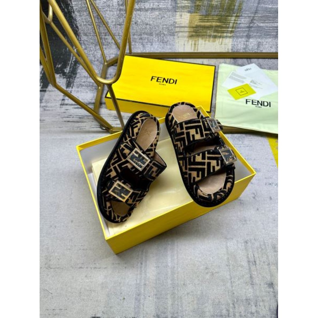 季節限定商品 FENDI フェンデイ コピー レディースサンダル 特別仕様