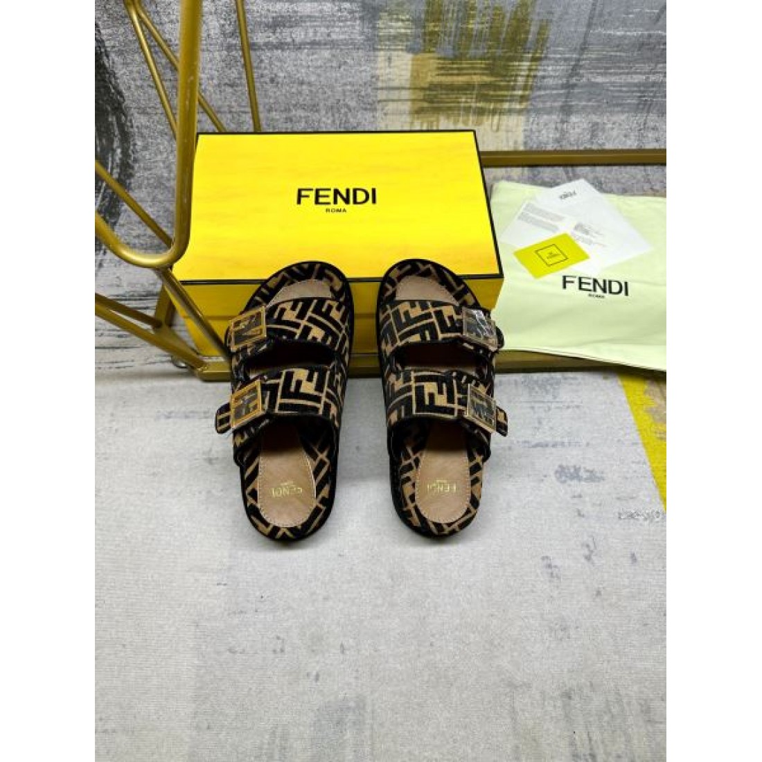 季節限定商品 FENDI フェンデイ コピー レディースサンダル 特別仕様