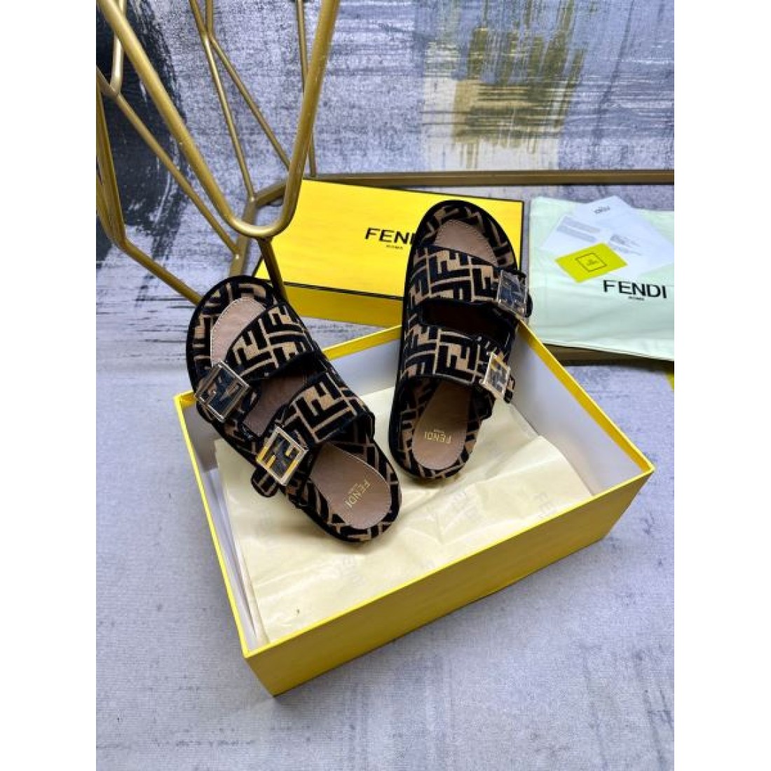 季節限定商品 FENDI フェンデイ コピー レディースサンダル 特別仕様
