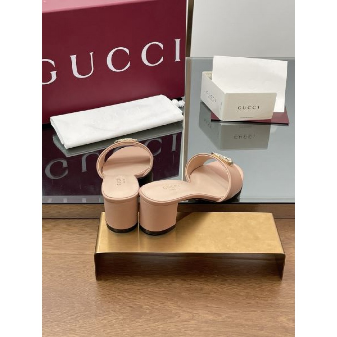 デイリー使いに実用性抜群 GUCCI グッチ コピー レディースサンダル スタイリッシュなスタイル