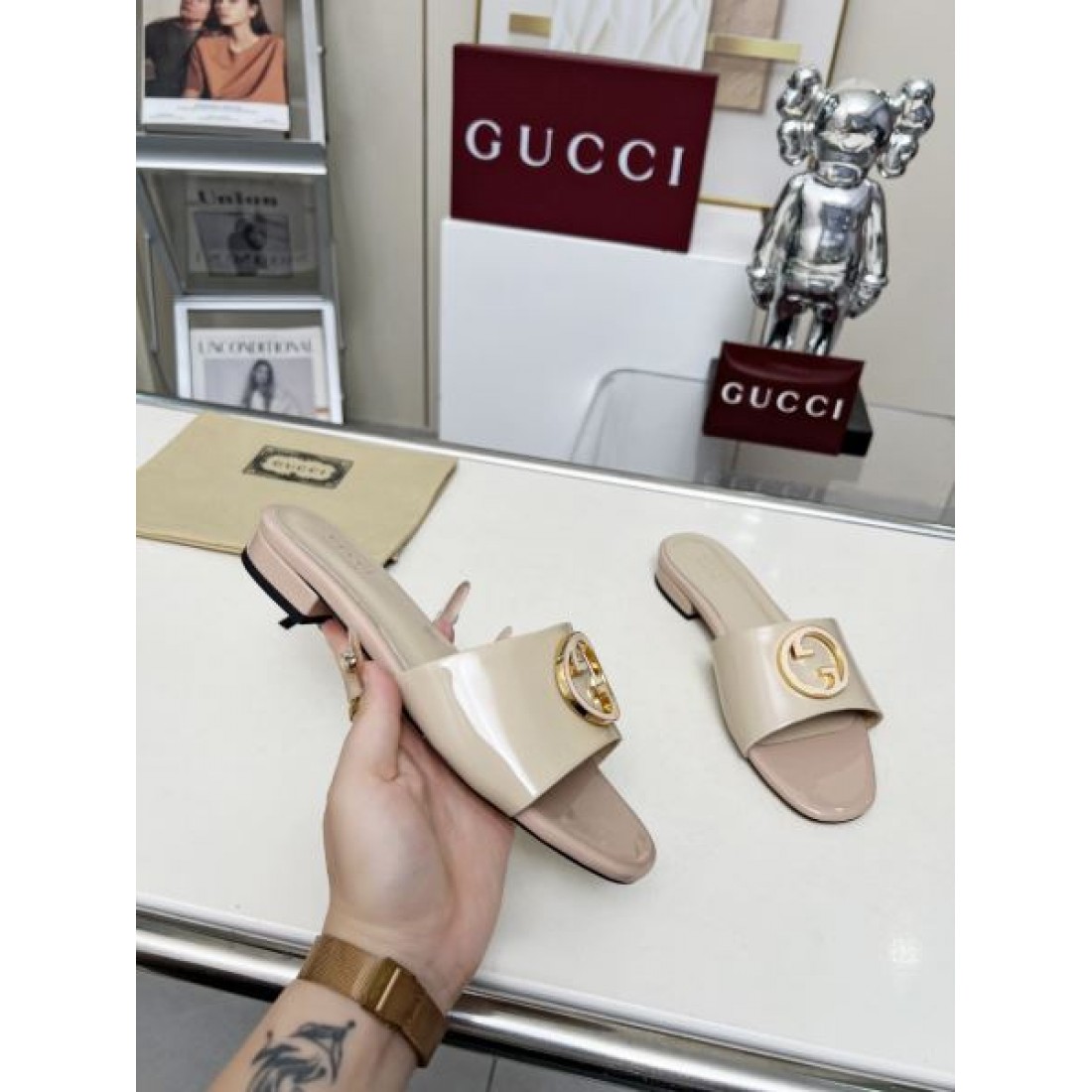 この夏を彩る GUCCI グッチ コピー レディースサンダル 引き続き注目のスタイル