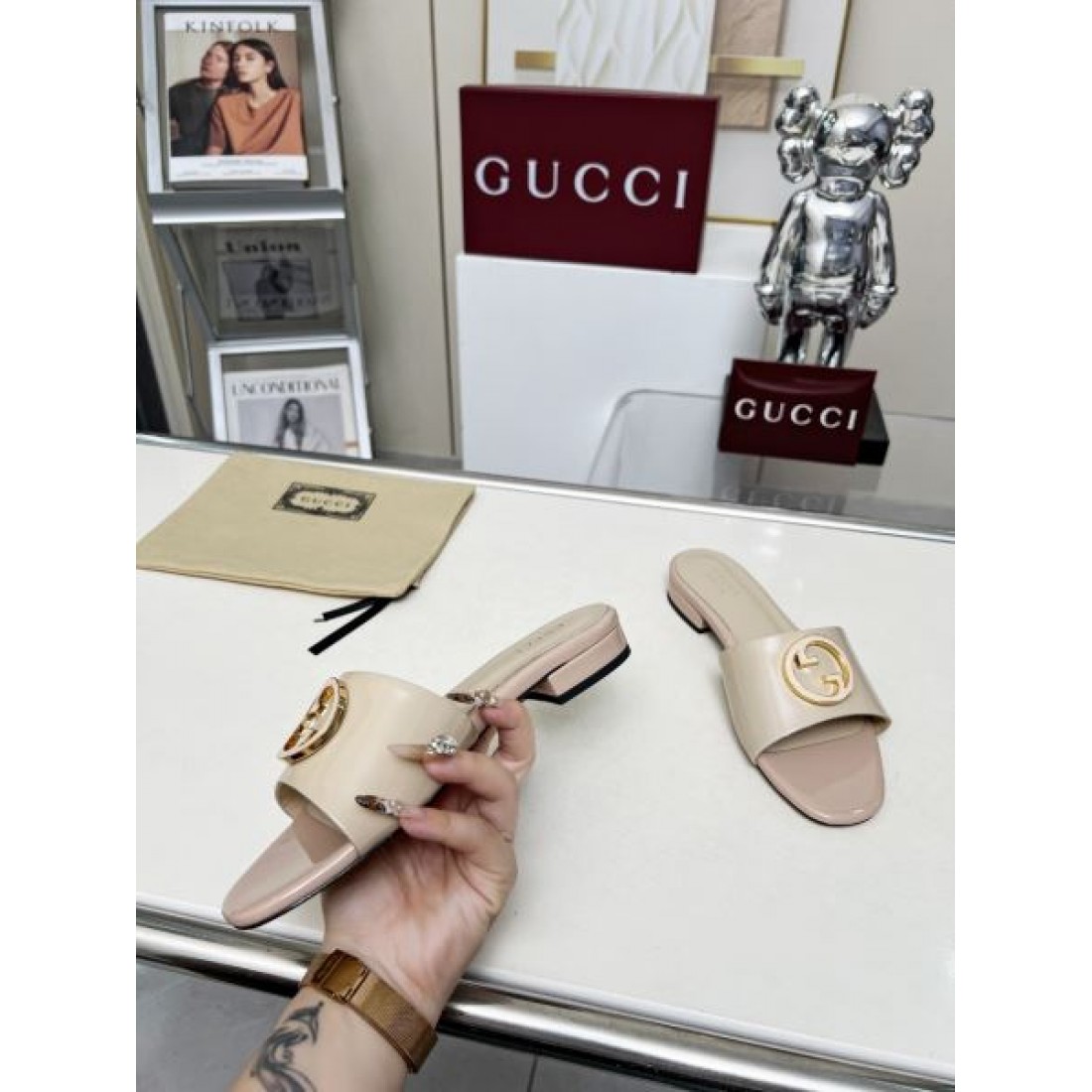 この夏を彩る GUCCI グッチ コピー レディースサンダル 引き続き注目のスタイル