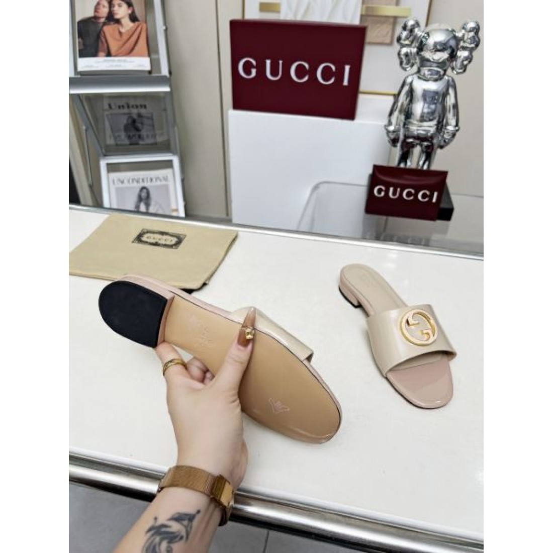この夏を彩る GUCCI グッチ コピー レディースサンダル 引き続き注目のスタイル