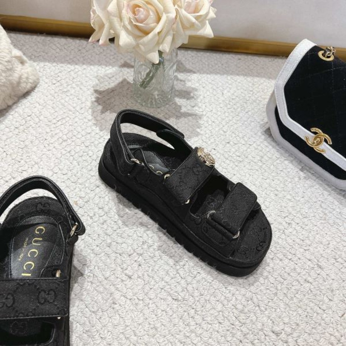 グッチ コピー サンダル GUCCI 夏らしく軽やかな印象 大人っぽい