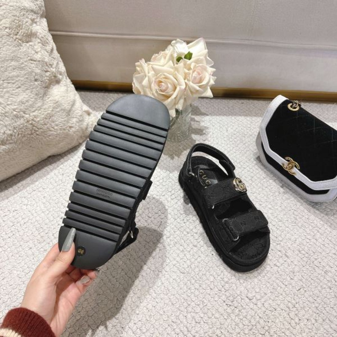 グッチ コピー サンダル GUCCI 夏らしく軽やかな印象 大人っぽい