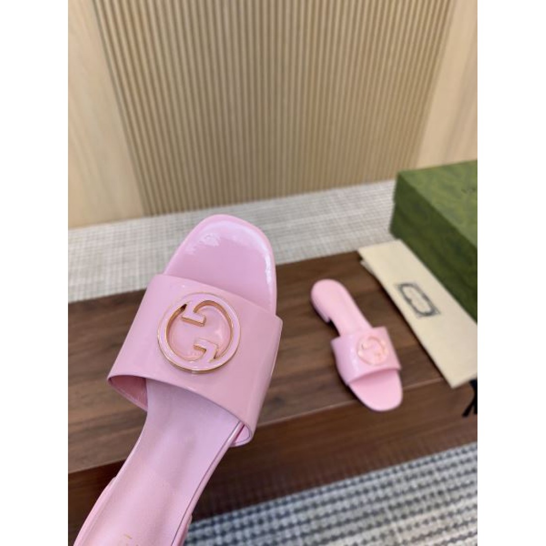 格別な存在感 GUCCI グッチ コピー レディースサンダル 春夏新作コレクション