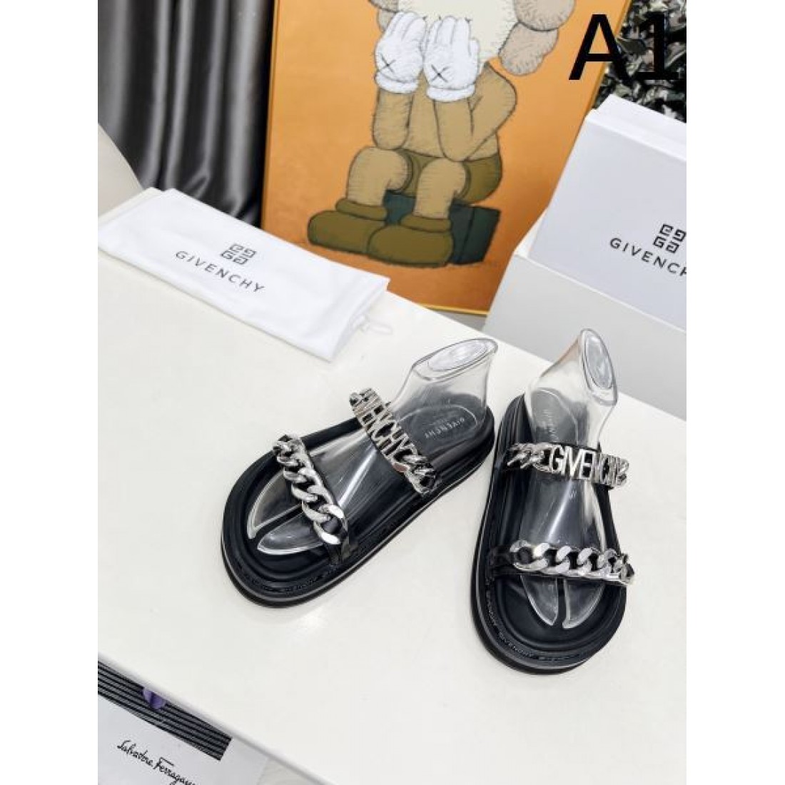 ジバンシィ コピー サンダル GIVENCHY洗練されたシルエットと上質な存在感