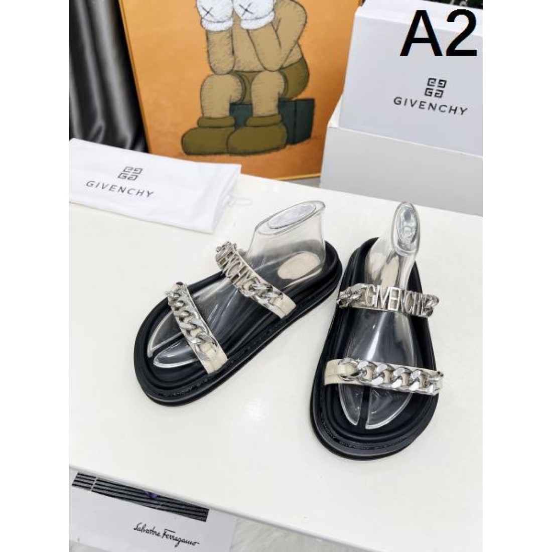 ジバンシィ コピー サンダル GIVENCHY洗練されたシルエットと上質な存在感