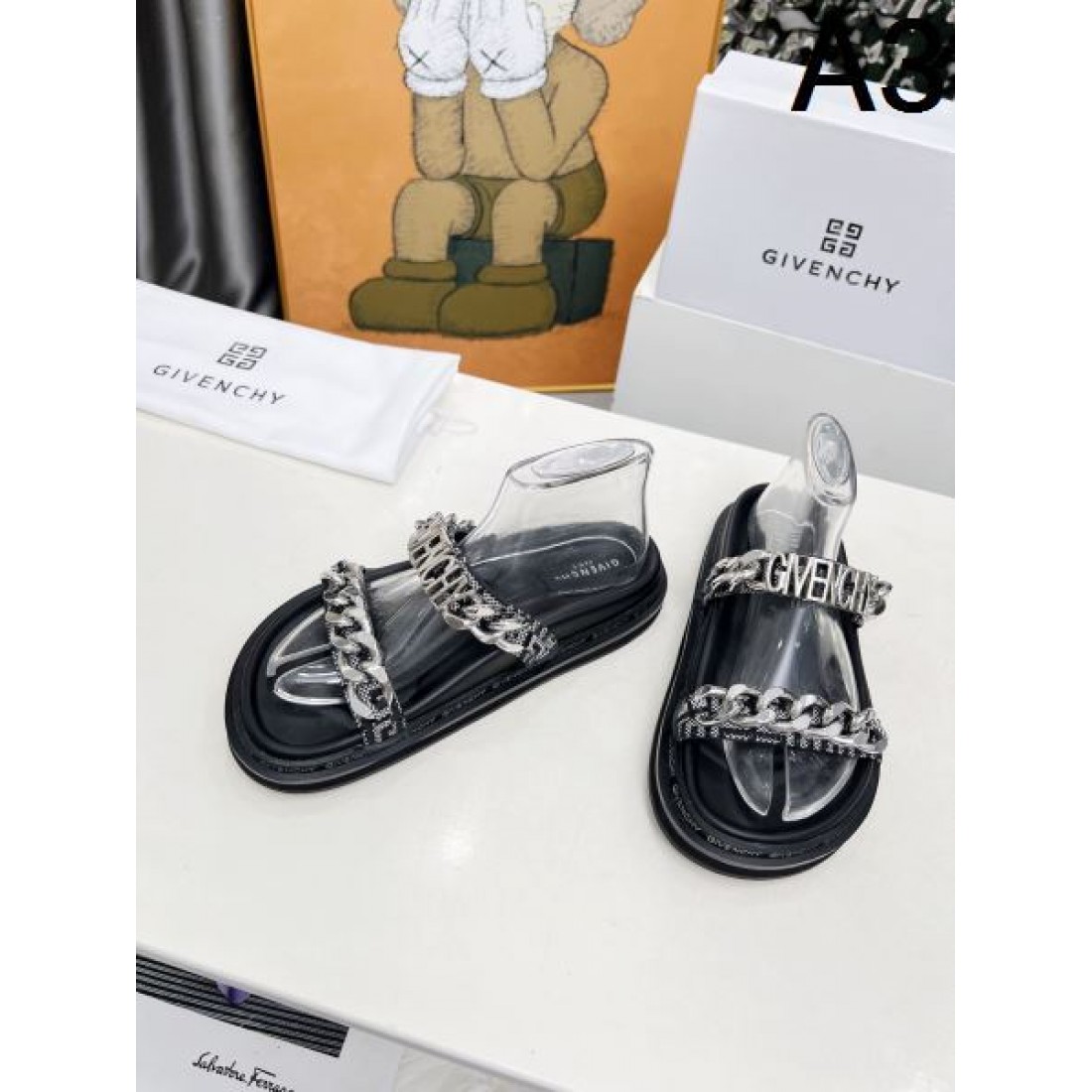 ジバンシィ コピー サンダル GIVENCHY洗練されたシルエットと上質な存在感