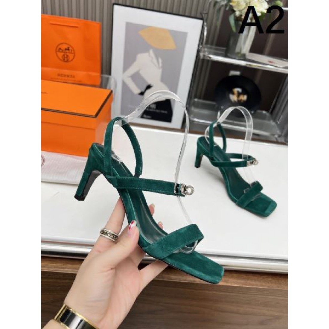 上質で存在感のあるエルメス コピー サンダル HERMES 贅沢な足元を演出