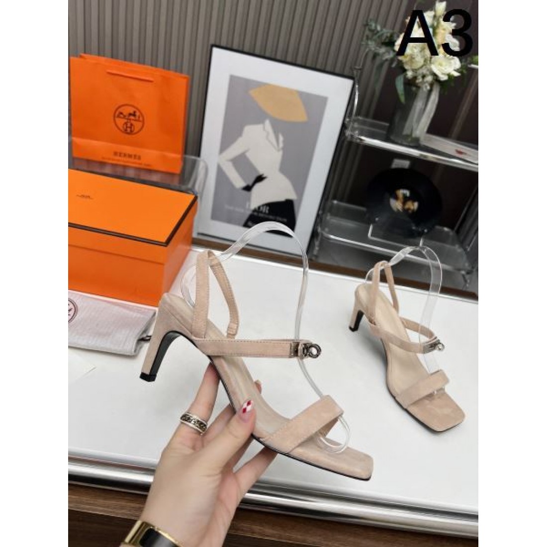 上質で存在感のあるエルメス コピー サンダル HERMES 贅沢な足元を演出