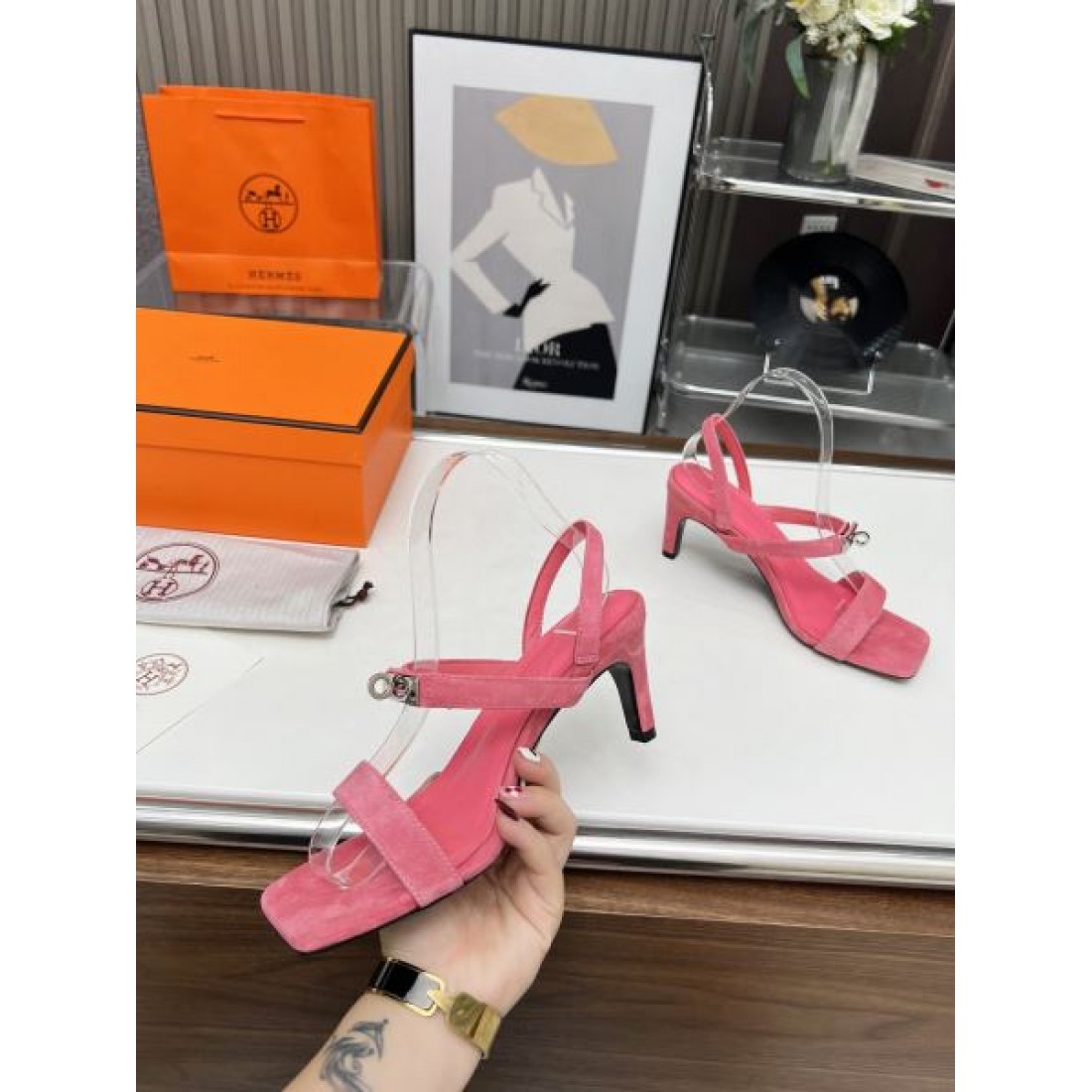 上質で存在感のあるエルメス コピー サンダル HERMES 贅沢な足元を演出