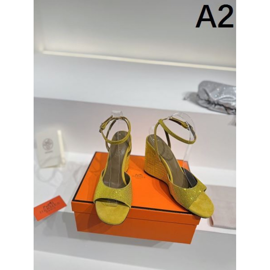  洗練美が光る HERMES エルメス コピー サンダルで魅せる上品モード