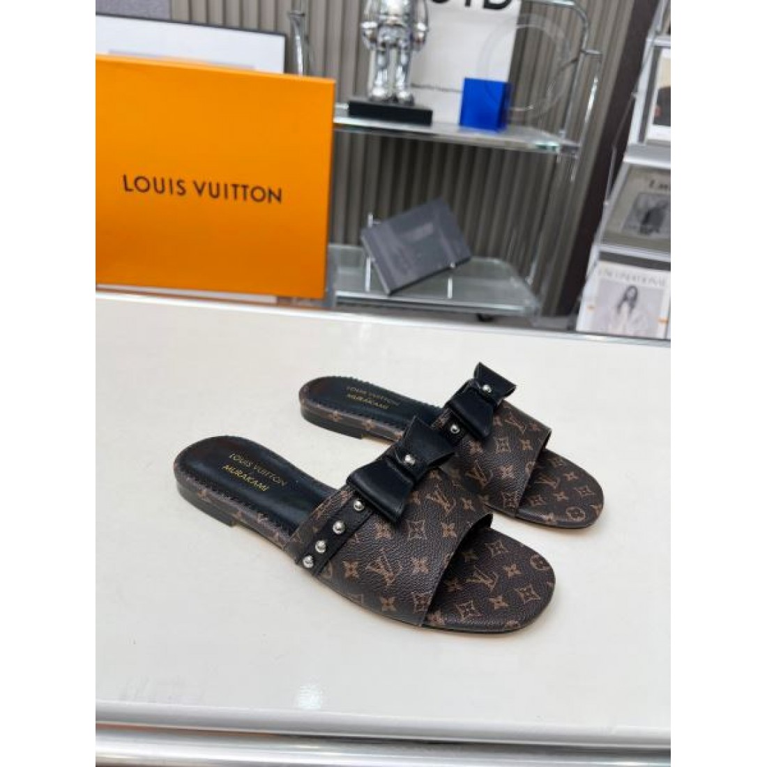 トレンド感満載のルイヴィトン コピー サンダル LOUIS VUITTONで華やかに