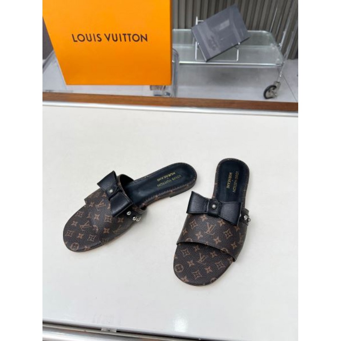 トレンド感満載のルイヴィトン コピー サンダル LOUIS VUITTONで華やかに