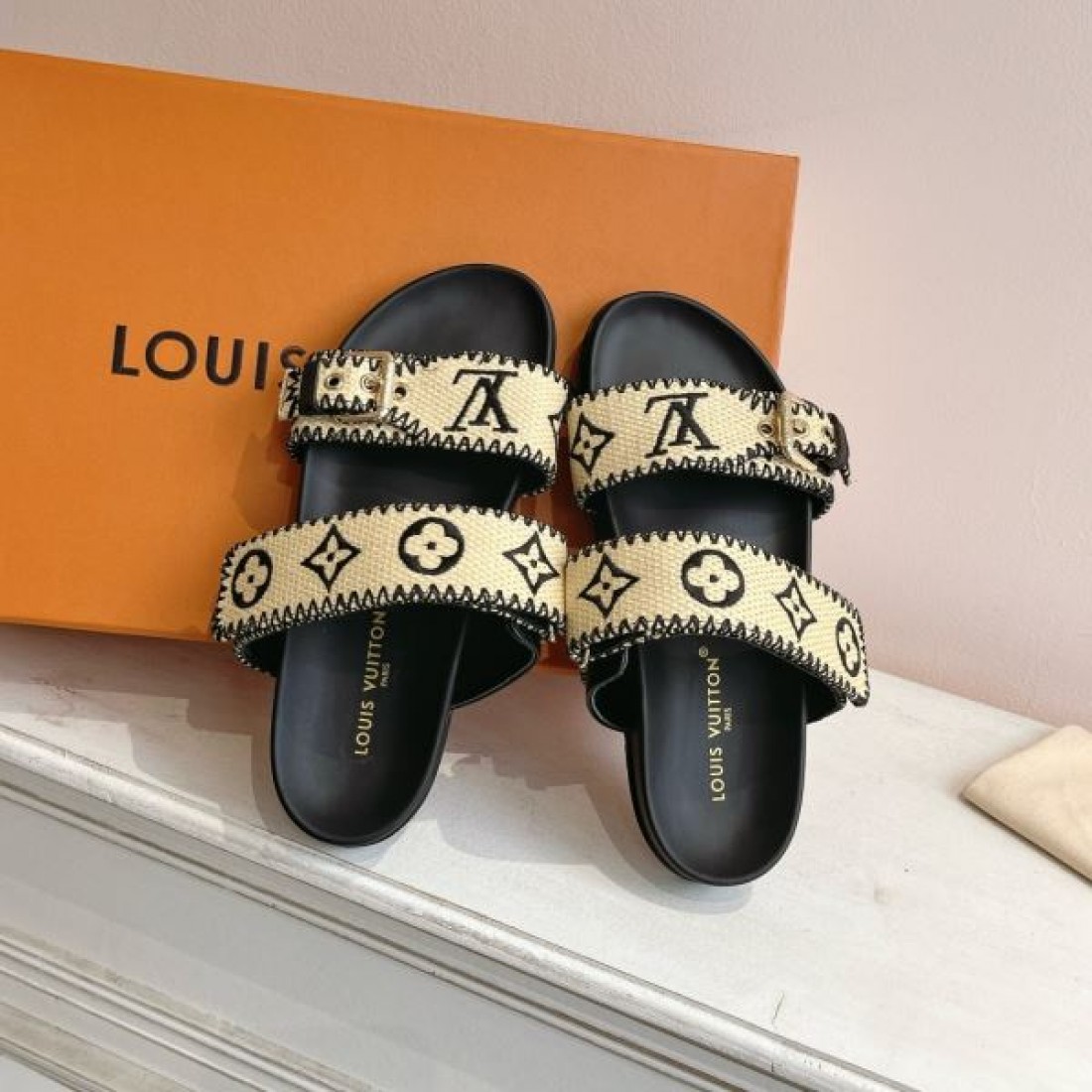 エレガントで存在感のある ルイヴィトン コピー サンダル LOUIS VUITTON