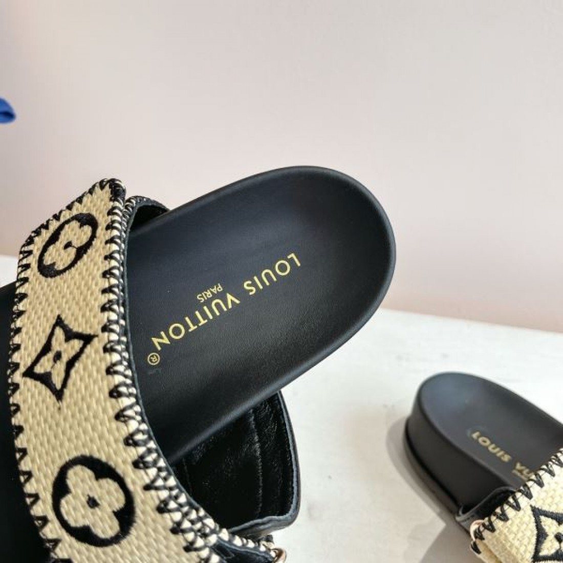 エレガントで存在感のある ルイヴィトン コピー サンダル LOUIS VUITTON