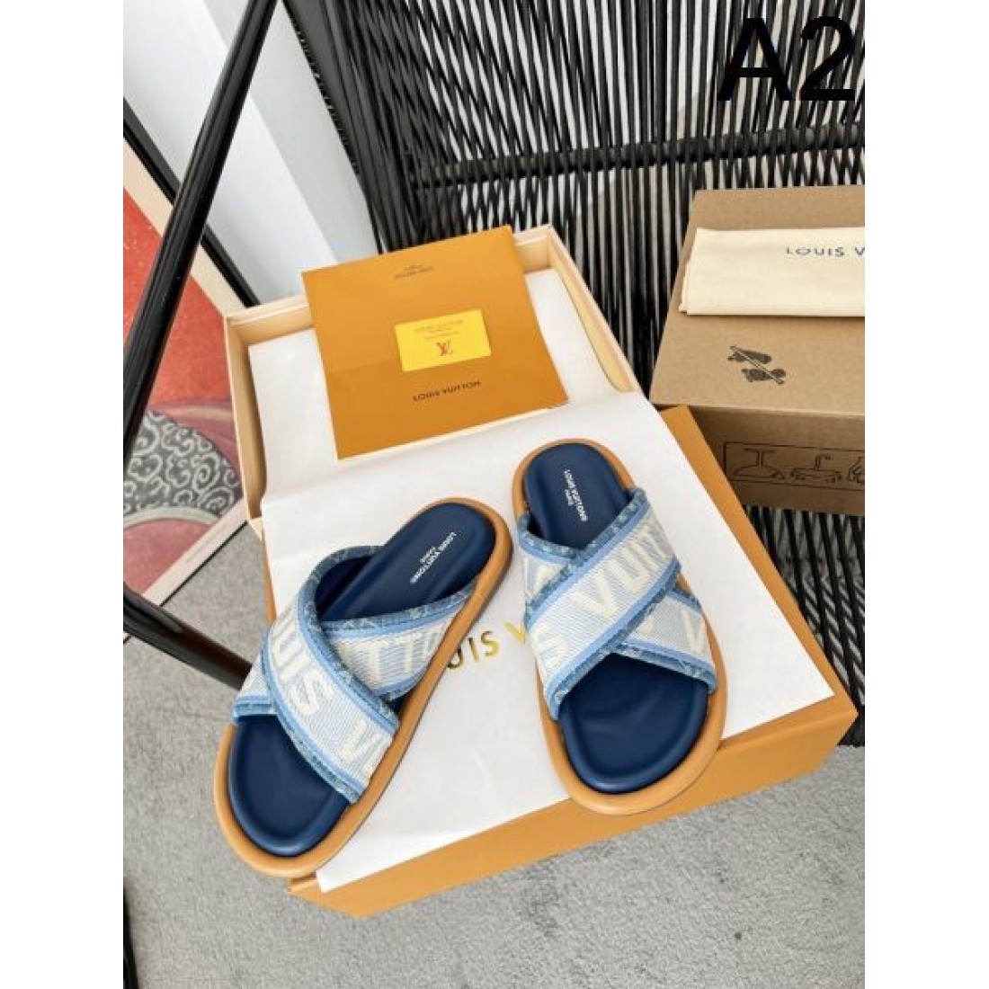 LOUIS VUITTON 軽快でラグジュアリーな印象の ルイヴィトン コピー サンダル