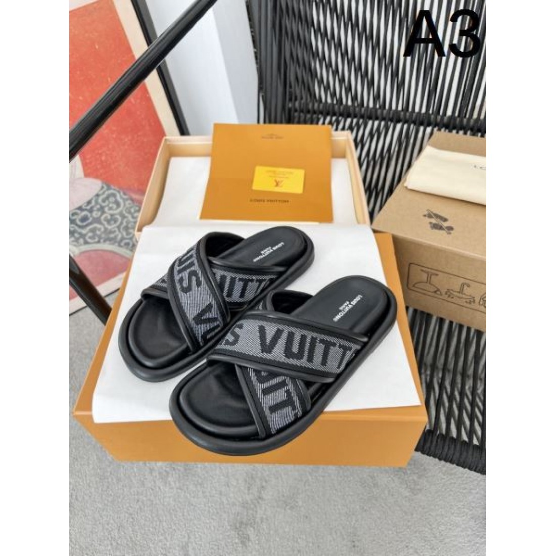 LOUIS VUITTON 軽快でラグジュアリーな印象の ルイヴィトン コピー サンダル