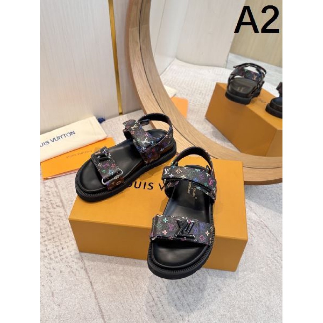 夏らしく上品な LOUIS VUITTON ルイヴィトン コピー サンダル