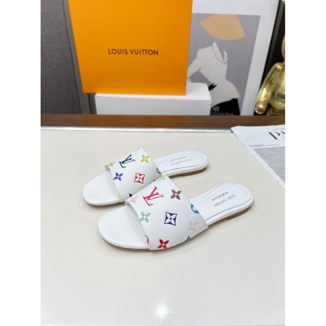 洗練された個性派デザイン LOUIS VUITTON コピー サンダル ルイヴィトンで差をつける