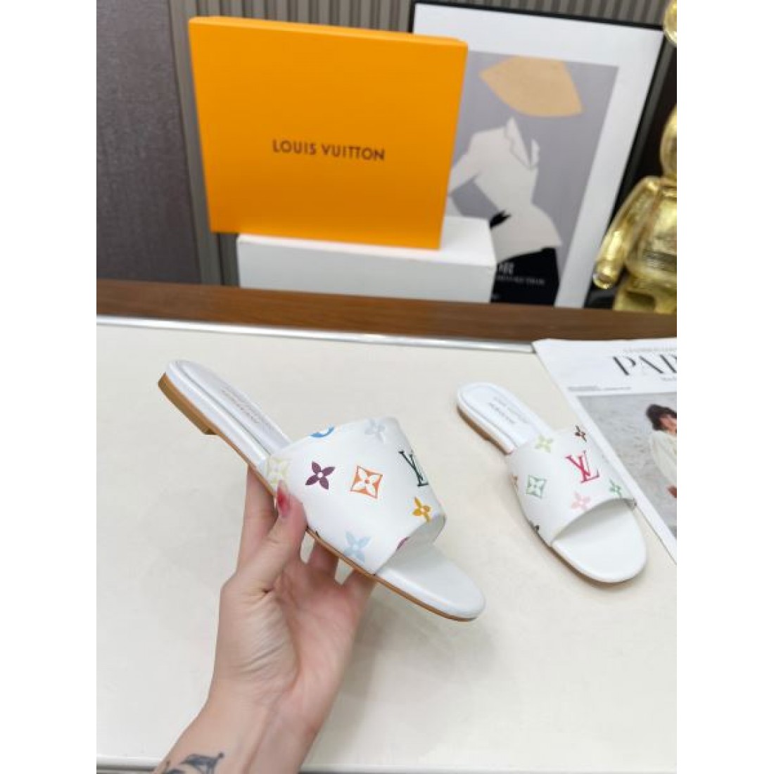 洗練された個性派デザイン LOUIS VUITTON コピー サンダル ルイヴィトンで差をつける
