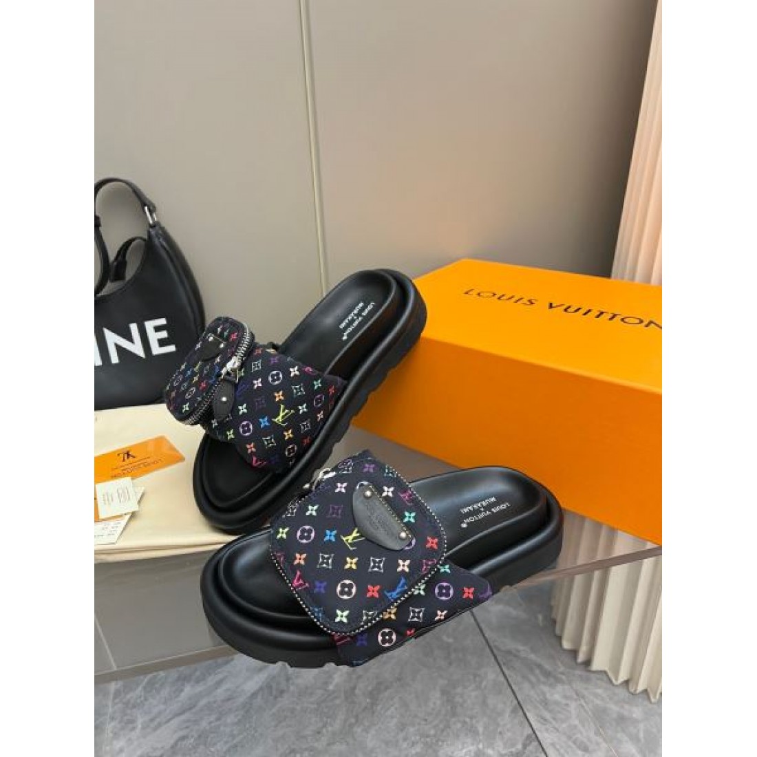 ルイヴィトン LOUIS VUITTON コピー サンダル トレンドを先取りした鮮やかな魅力