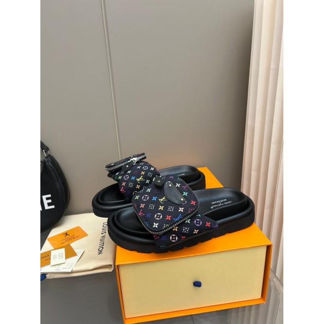 ルイヴィトン LOUIS VUITTON コピー サンダル トレンドを先取りした鮮やかな魅力