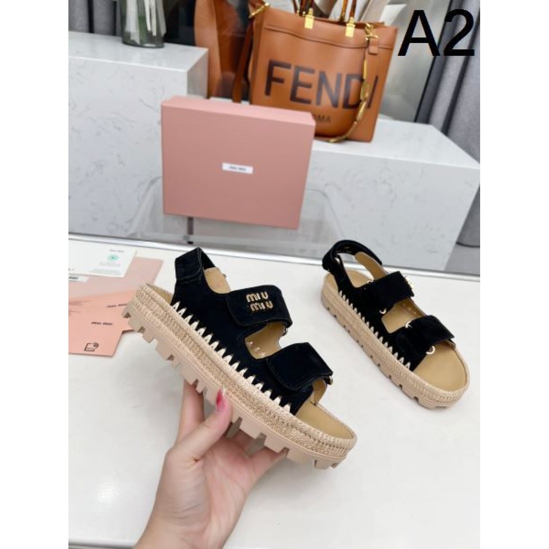 期間限定 MIU MIU ミュウミュウ コピー レディースサンダル 大人可愛い