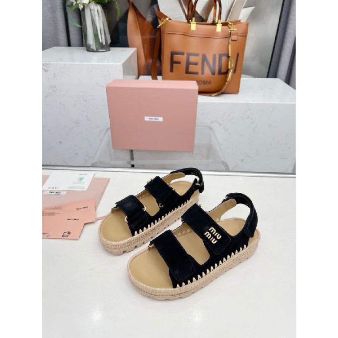 期間限定 MIU MIU ミュウミュウ コピー レディースサンダル 大人可愛い