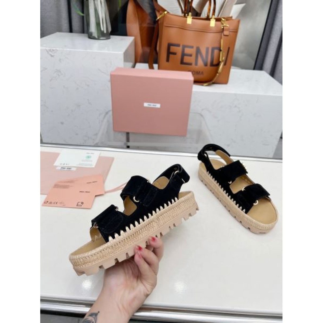 期間限定 MIU MIU ミュウミュウ コピー レディースサンダル 大人可愛い