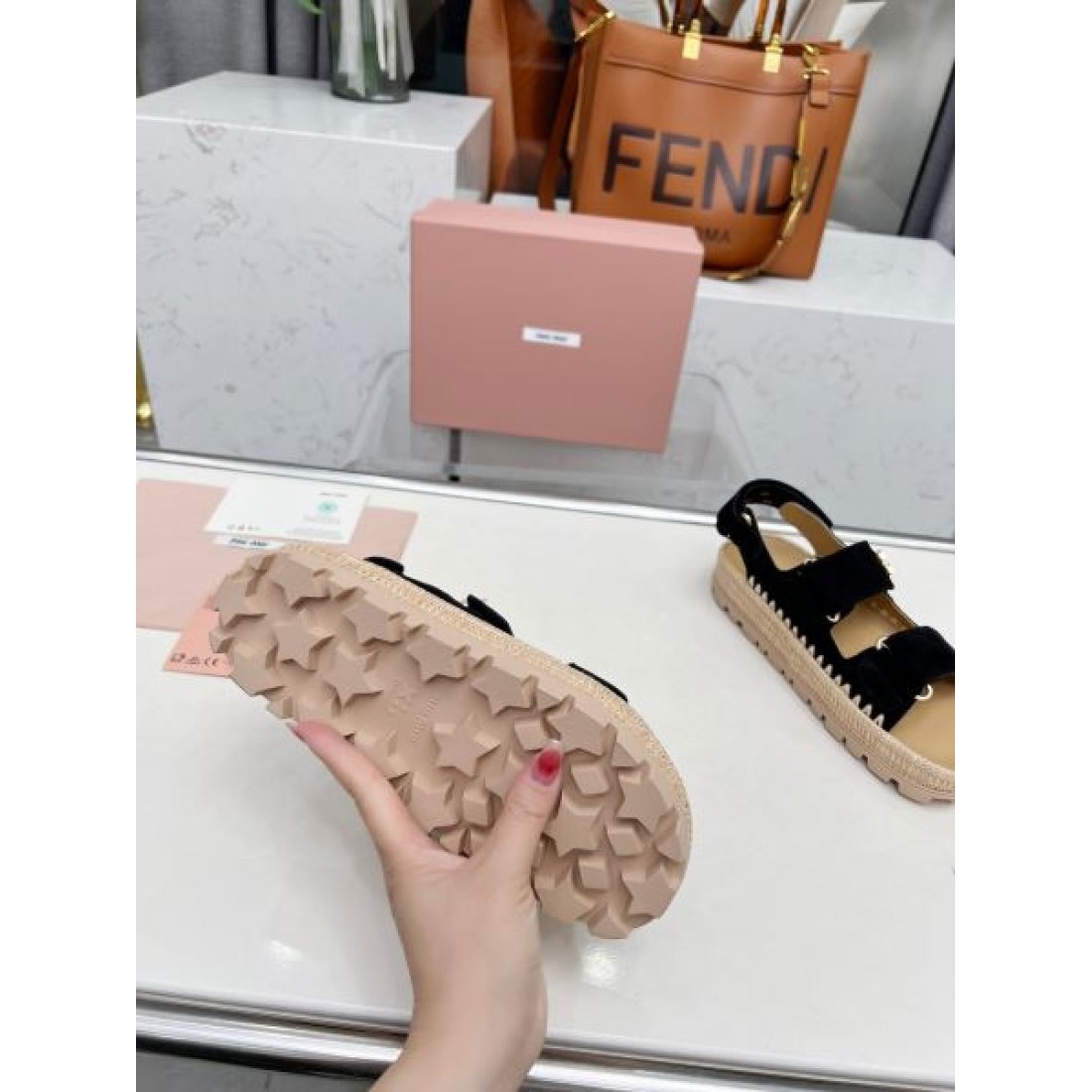 期間限定 MIU MIU ミュウミュウ コピー レディースサンダル 大人可愛い
