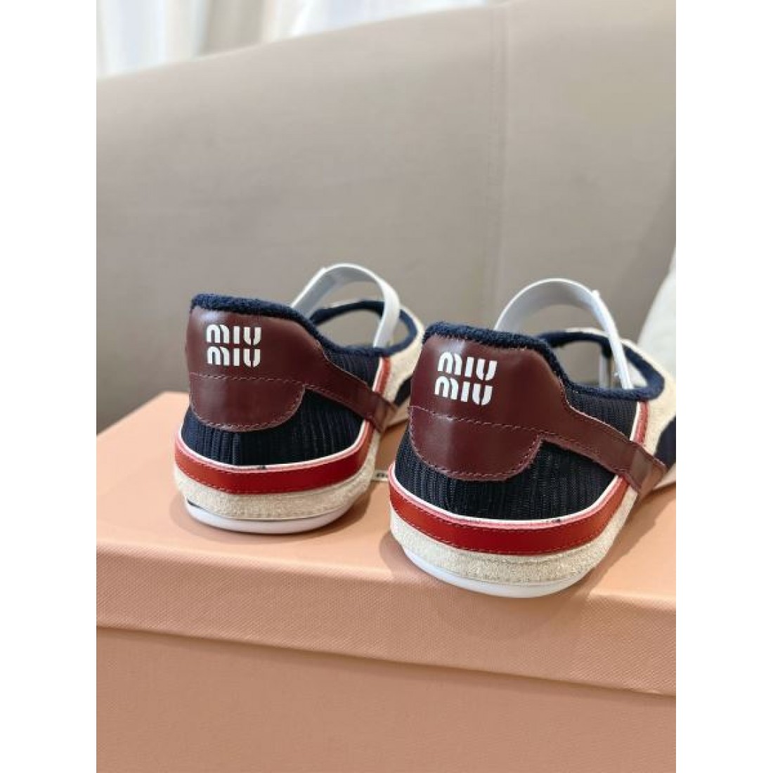 一瞬で華やぐ MIU MIU ミュウミュウ コピー レディースサンダル 人気沸騰中！おしゃれ新品