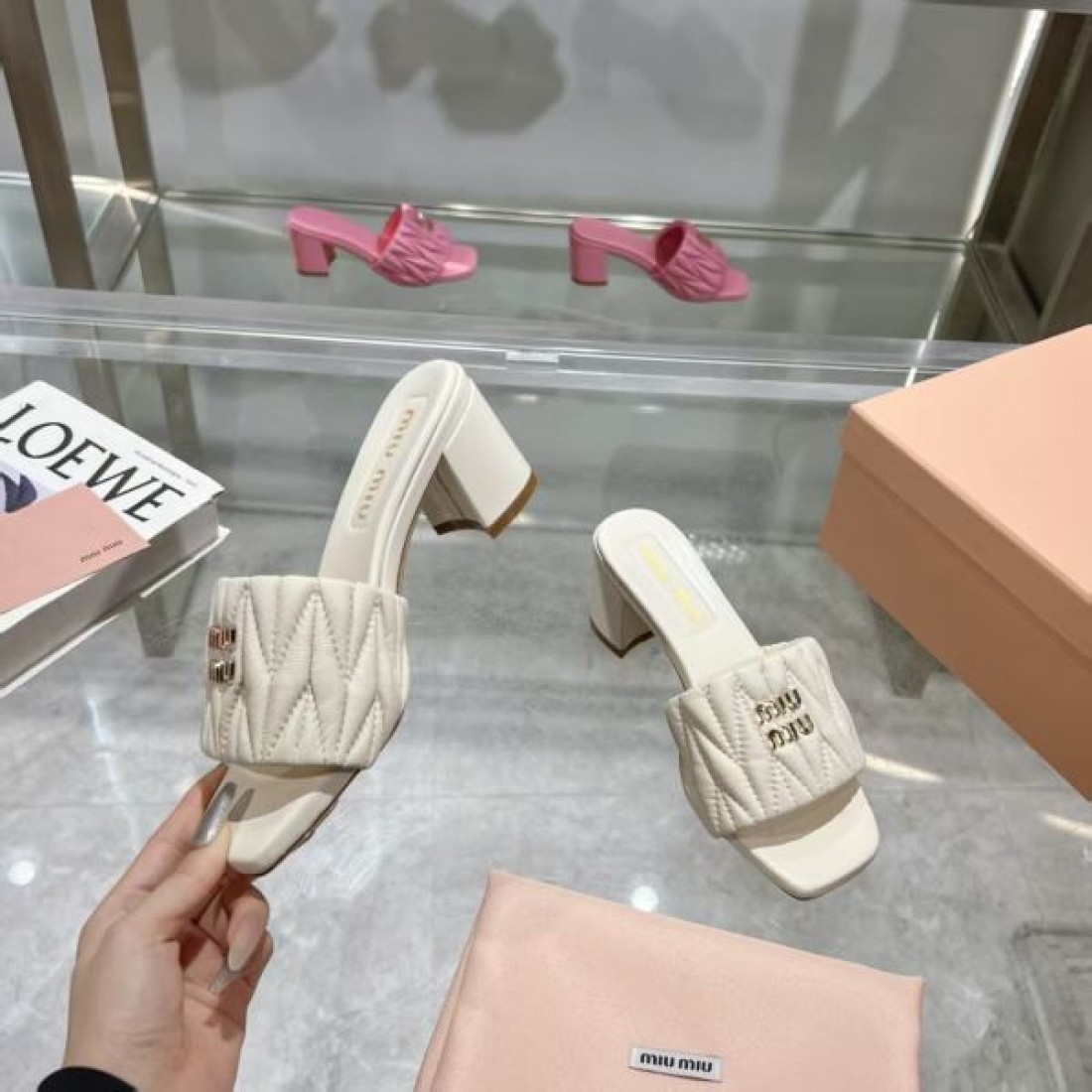 SNS映え抜群 MIU MIU ミュウミュウ コピー レディースサンダル スタイリッシュなスタイル