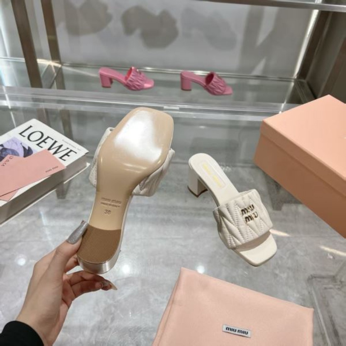 SNS映え抜群 MIU MIU ミュウミュウ コピー レディースサンダル スタイリッシュなスタイル