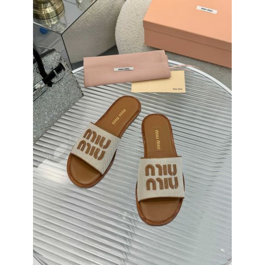 ギフトにも最適 MIU MIU ミュウミュウ コピー レディースサンダル ファッション好き必見