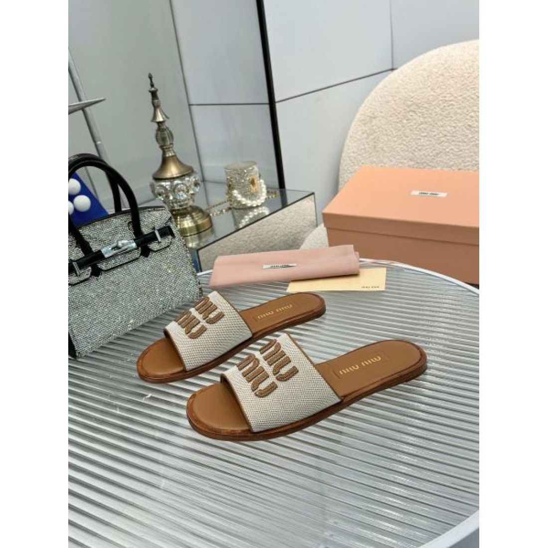 ギフトにも最適 MIU MIU ミュウミュウ コピー レディースサンダル ファッション好き必見