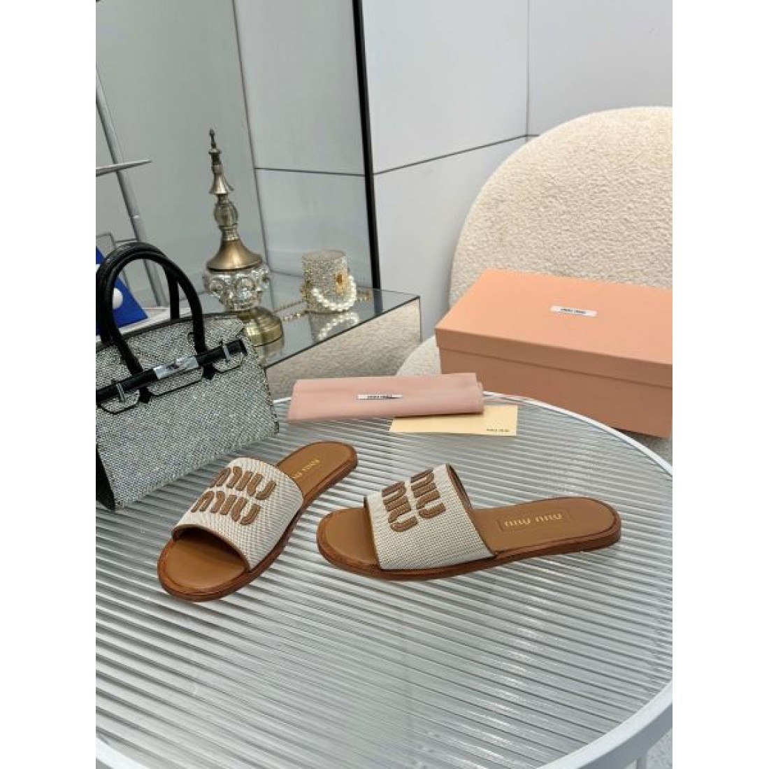 ギフトにも最適 MIU MIU ミュウミュウ コピー レディースサンダル ファッション好き必見