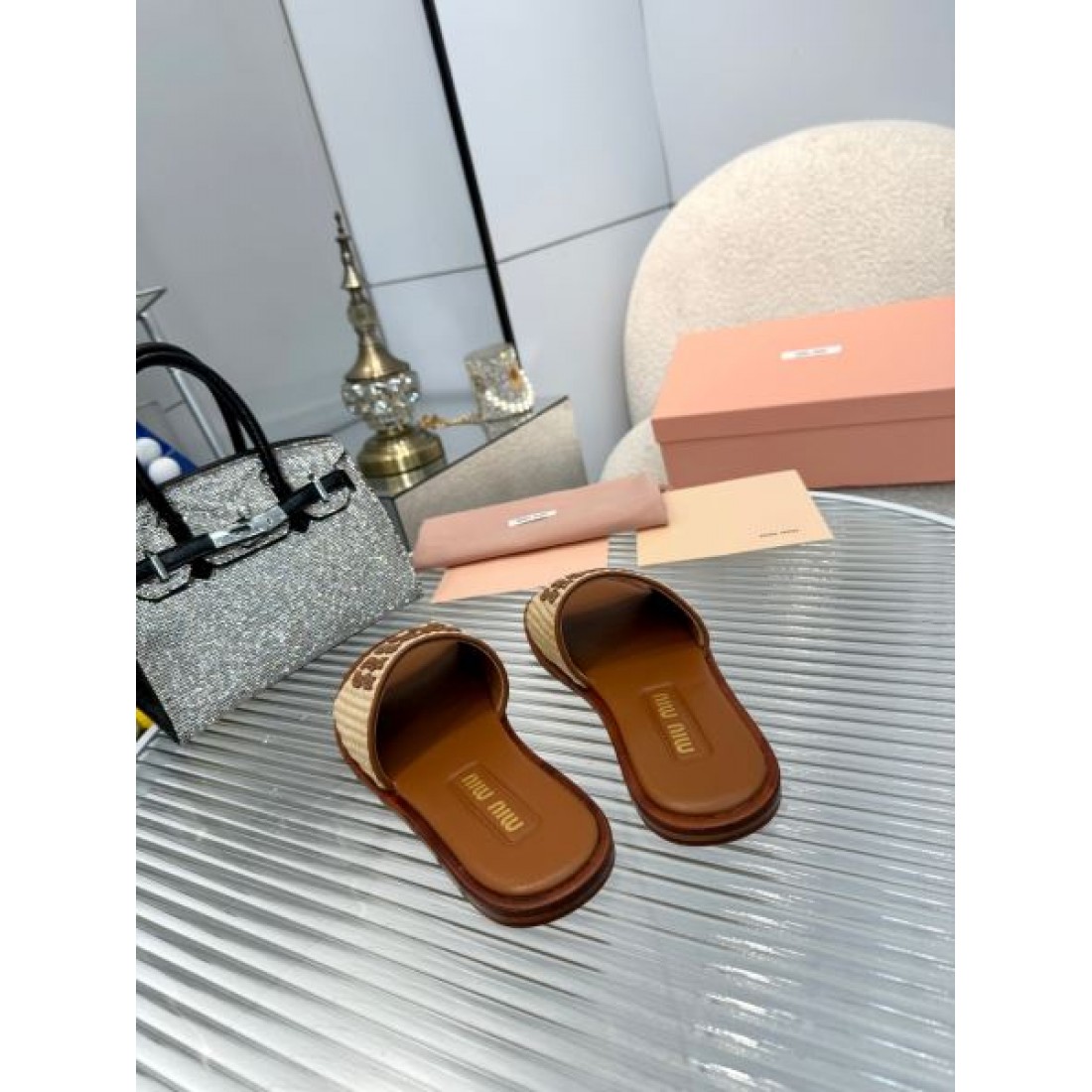 お洒落さん必携 MIU MIU ミュウミュウ コピー レディースサンダル 自分へのご褒美に